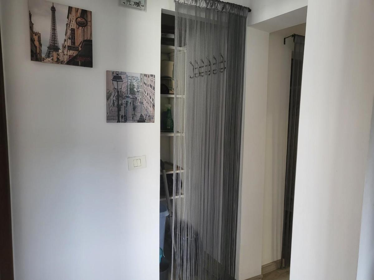 Apartament Cu 3 Camere Chiar In Inima Capitalei Bucharest Exterior photo